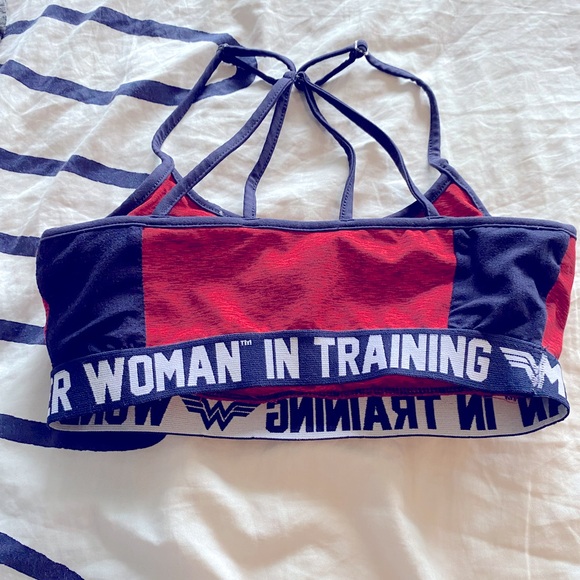 Wonder Woman DC workout outfit - Picture 6 of 6